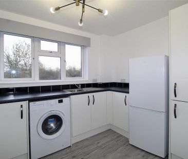 3 bedroom apartment to rent - Photo 6