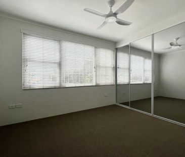 Lovely Three Bedroom Apartment, Conveniently Located! - Photo 4