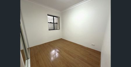 Spacious ground floor 3-bedroom apartment with courtyard - Photo 4