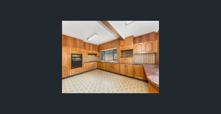 Immaculately maintained home in an ideal location - Photo 5