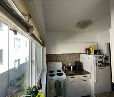 LARGE ONE BEDROOM AVAILABLE - SEPT 15TH 2024 - Photo 1