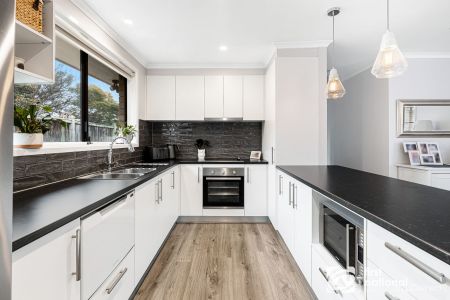 Stylish & Low Maintenance Living in a Prime Richmond Location - Photo 2