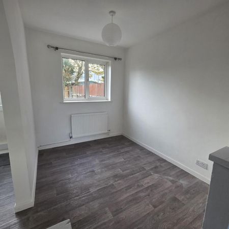 3 bedroom detached house to rent - Photo 3