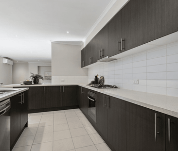 MODERN DELIGHT IN METRO VILLAGE!! - Photo 6