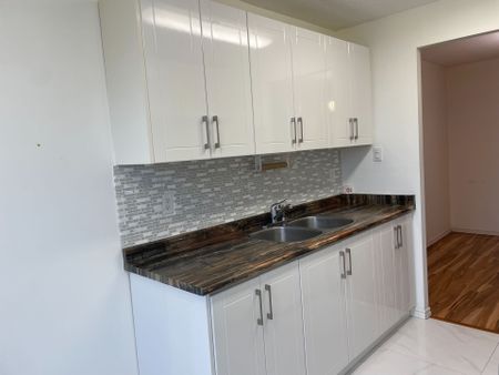 For Lease - 18 Knightsbridge Road Unit# 406, Brampton, Ontario - Photo 3