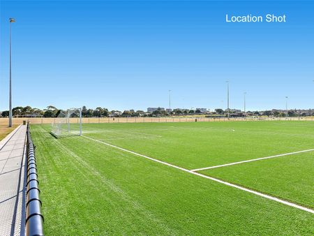 Spacious 3-Bedroom Home in Heart of Maroubra - Photo 5