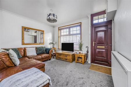 2 bedroom end of terrace house to rent - Photo 4