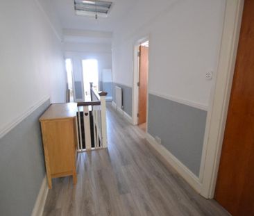 5 bedroom detached house to rent - Photo 2