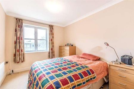 Gloucester Court Lordship Lane, London, SE22 - Photo 2