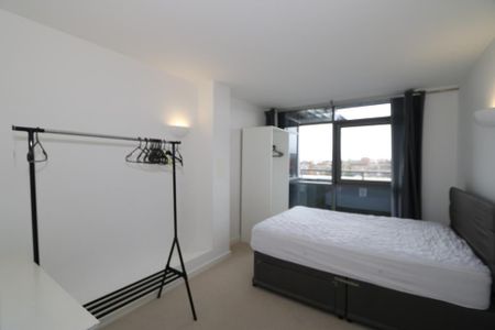 2 bedroom flat to rent - Photo 2