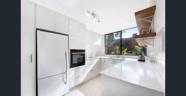 Over-sized - Semi Furnished -North-Facing Apartment With Urban Convenience - Photo 1