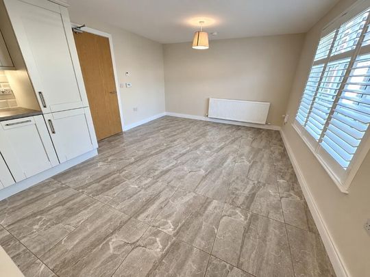 73 Ballyveigh Crescent, Antrim, BT41 2FL - Photo 1