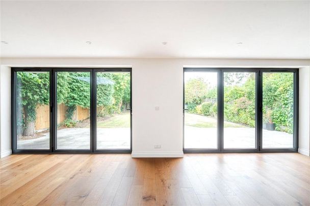 4 bedroom detached house to rent - Photo 1