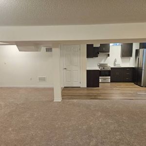 1,300-sqft Studio, 1-Bath + 2 Parking/AC/Private Laundry Inc - Photo 2