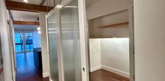 Beautiful 2 Bed / 2 Bath Newly Renovated Apartment - Photo 2