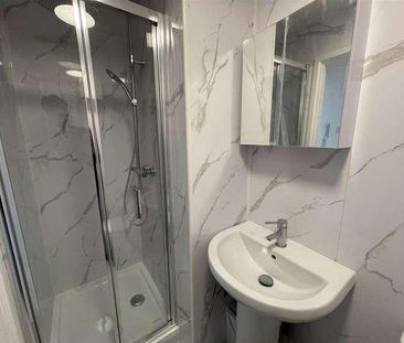 Fellows Court, Cranford Lane, Harlington, UB3 - Photo 1