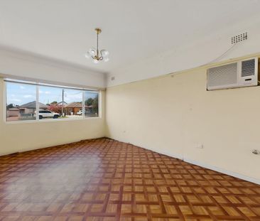 NEAT & TIDY IN CONVENIENT LOCATION - Photo 3