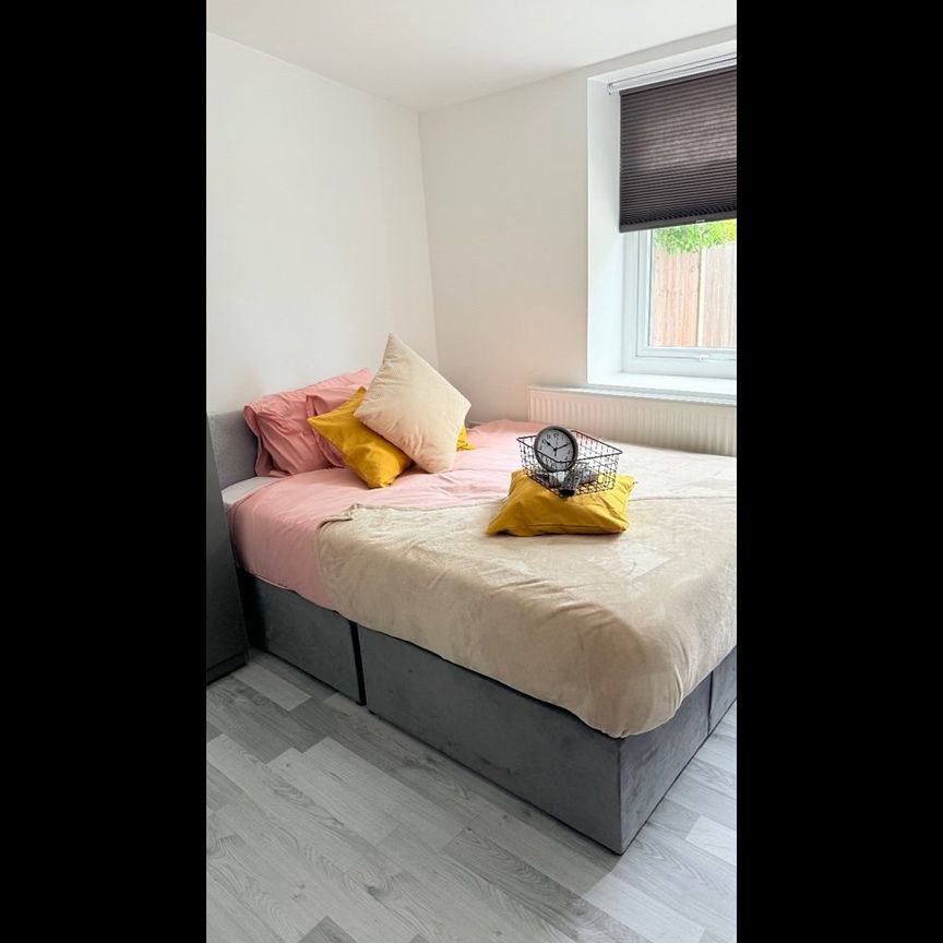 Room in a Shared House, Northumberland Road, HA2 - Photo 1