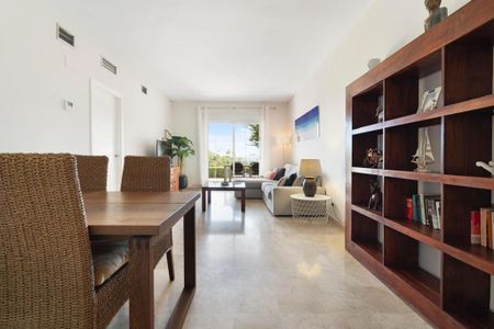 2 room luxury Apartment for rent in Estepona, Andalusia - Photo 5