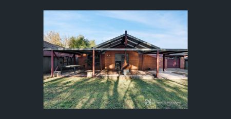 IDEAL HOME IN A CONVENIENT LOCATION - Photo 4