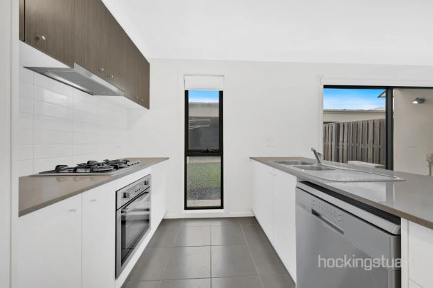 Impressive & Great Location! - Photo 1