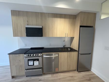 For Lease - 3250 Carding Mill Trail Unit# 322, Oakville, Ontario - Photo 2