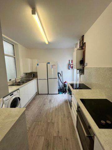 5 bedroom end of terrace house to rent - Photo 5