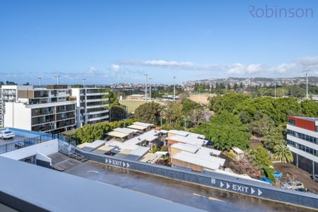 Ideal work from home apartment; larger than average, air-conditioned and district views. Includes parking. - Photo 2