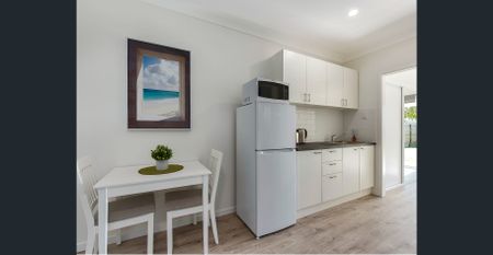 NEAR NEW FULLY FURNISHED, DESIGNER STUDIO APARTMENT – BILLS INCLUDED! - Photo 4