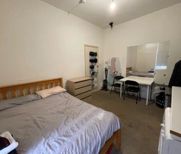 Room To Let - Photo 2