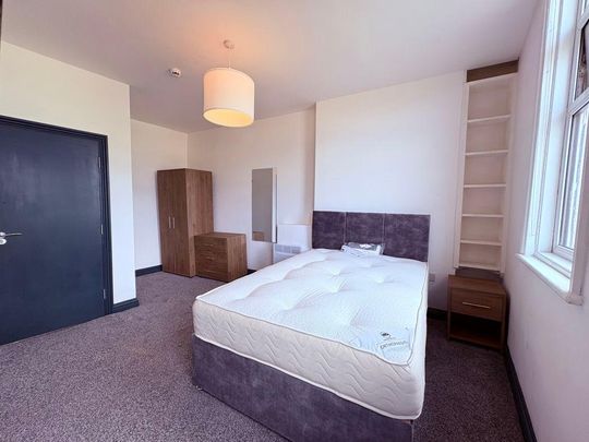 Beach Road - Room 8, South Shields, South Shields, Tyne and Wear, NE33 2LZ - Photo 1