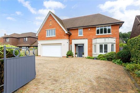 This versatile, modern, detached home includes a number of high specification features and is located close to both the Old and New towns of Beaconsfield. - Photo 5