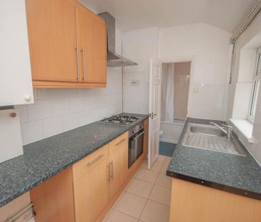 2 bedroom end of terrace house to rent - Photo 6