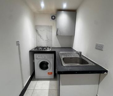 Terraced house to rent - Photo 2