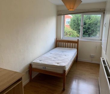 4 bedroom terraced house to rent - Photo 5