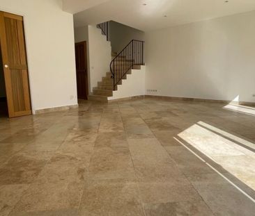 VILLA TYPE 5 Meublé sur terrain clos de 600m² - Photo 1