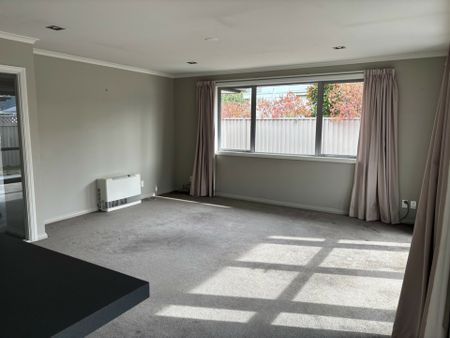 Cosy 3 bedroom available early December - Photo 5