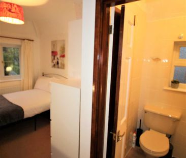 EN SUITE- Room 6, Pewley Way, Guildford, GU1 3PX - Photo 3