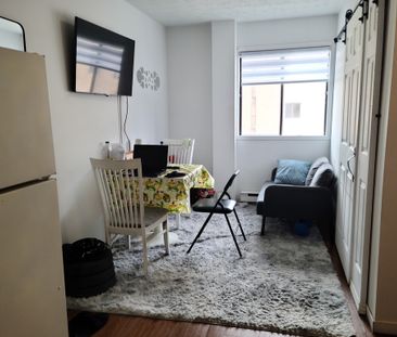 Petit 3 1/2 Situé Au 17 Rue King Est - Photo 2