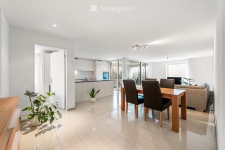 Moderne & Hochwertige 3.5-Zimmer-Wohnung mit Balkon und schöner Aussicht in Zürich-Friesenberg - Photo 2