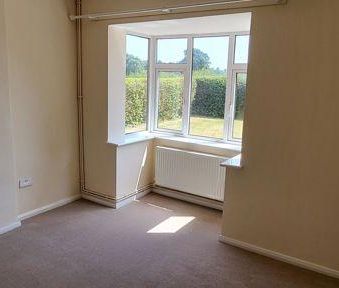 3 bedroom character property to rent - Photo 2