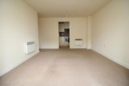 2 bedroom flat to rent - Photo 2