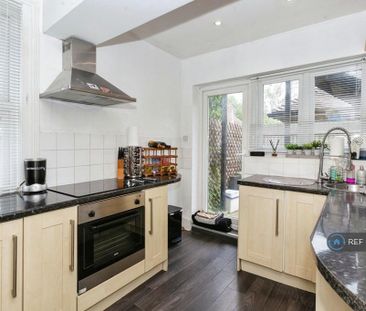 2 bedroom flat to rent - Photo 6