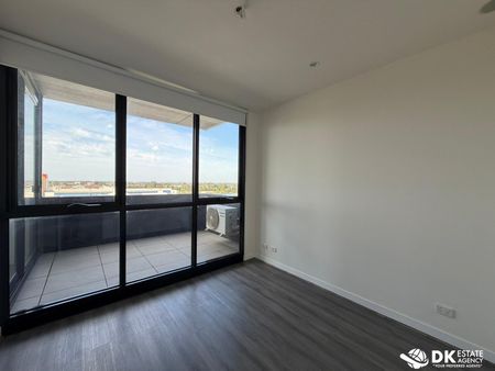 CONVENIENT LIVING IN THE HEART OF SUNSHINE - Photo 4