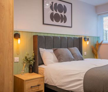 Double Ensuite Room in Luxury Modern HMO in Gladys Avenue, North En... - Photo 5