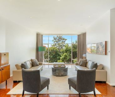 Family Residence On Approx. 695sqm With NE Views & Sunny Garden - Photo 4