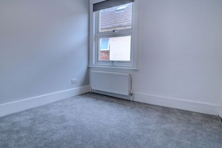 3 bedroom semi detached house to rent - Photo 3