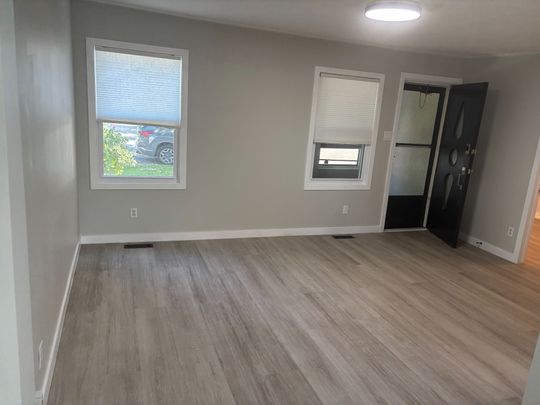 For Lease - 103 Dover Road, Welland, Ontario - Photo 1