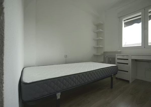 Calle de Gutierre de Cetina, Madrid, Community of Madrid 28017