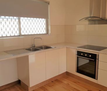 Beautiful 2 Bedroom Private unit! - Photo 6